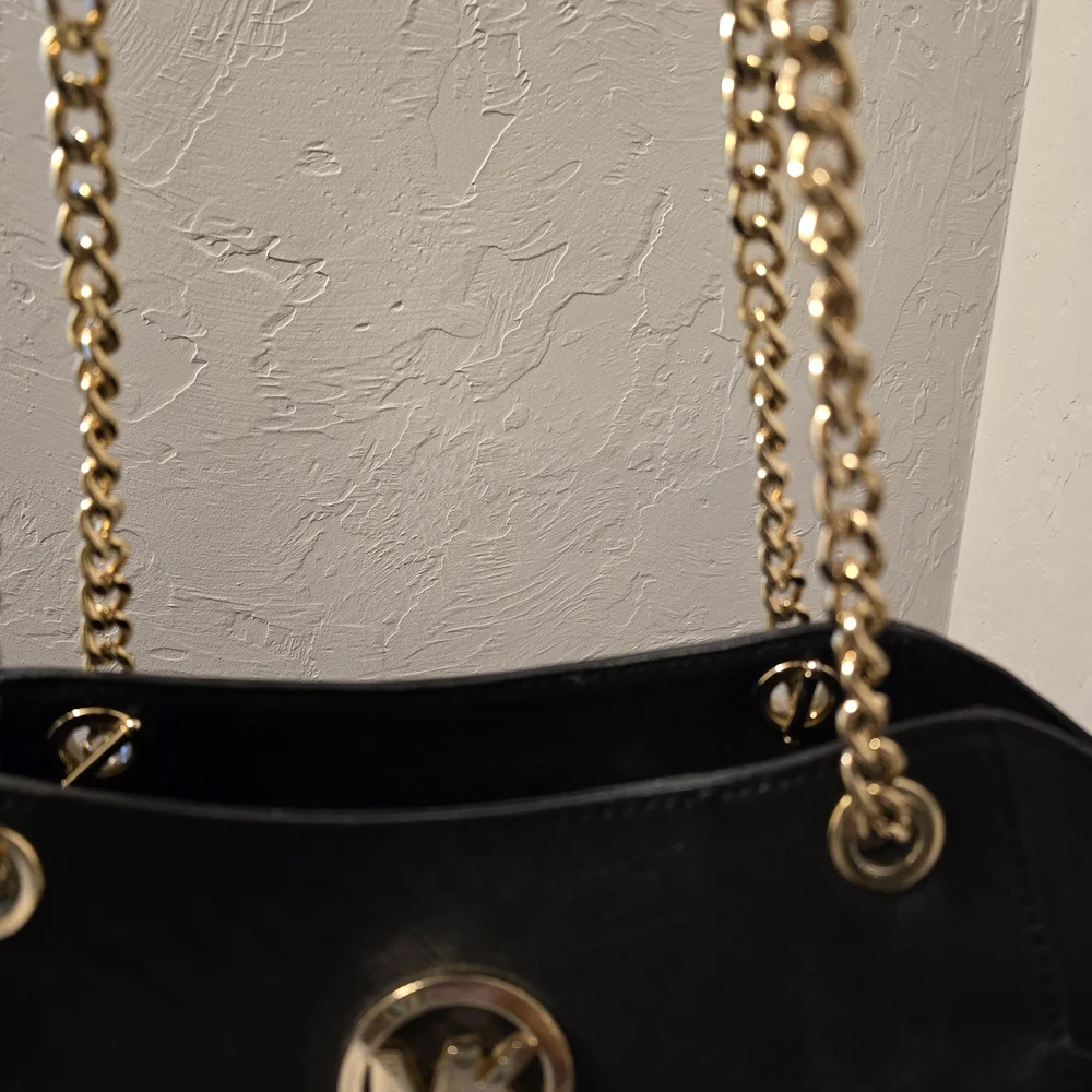 Michael Kors Black Shoulder Bag with Gold Chain - Picture 3 of 4